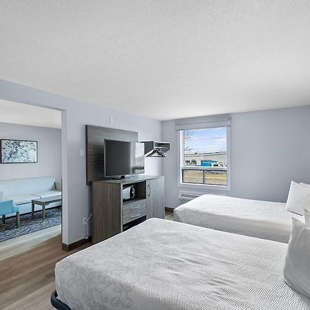 Emerald Hotel & Suites Calgary Airport Bagian luar foto