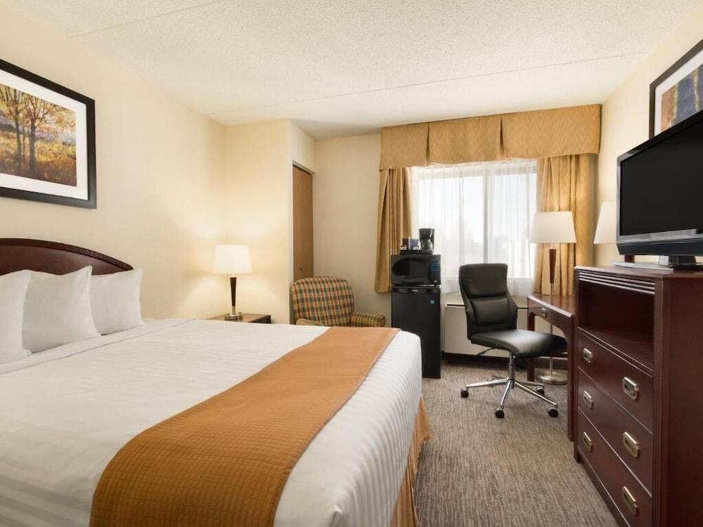Emerald Hotel & Suites Calgary Airport Bagian luar foto