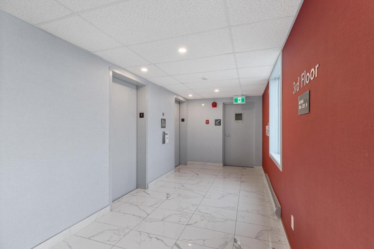 Emerald Hotel & Suites Calgary Airport Bagian luar foto