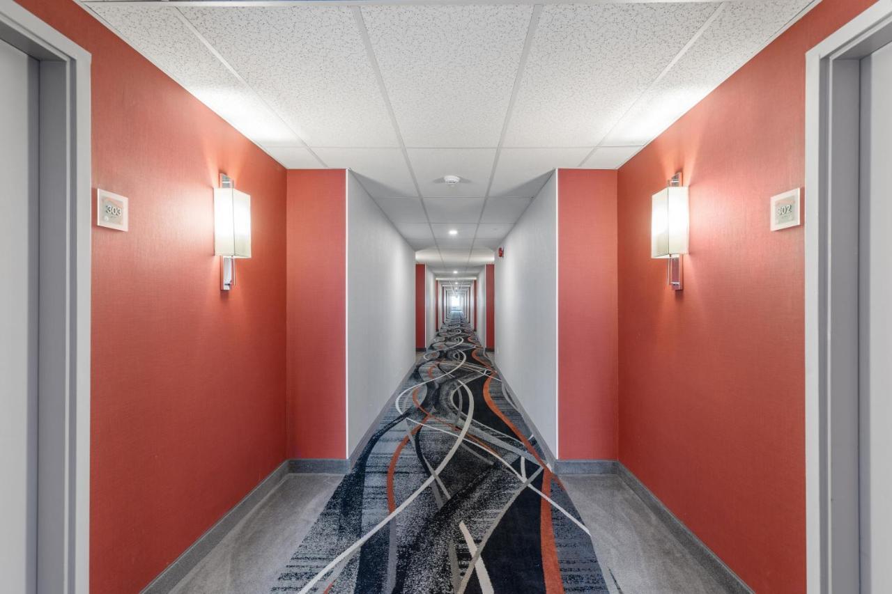 Emerald Hotel & Suites Calgary Airport Bagian luar foto