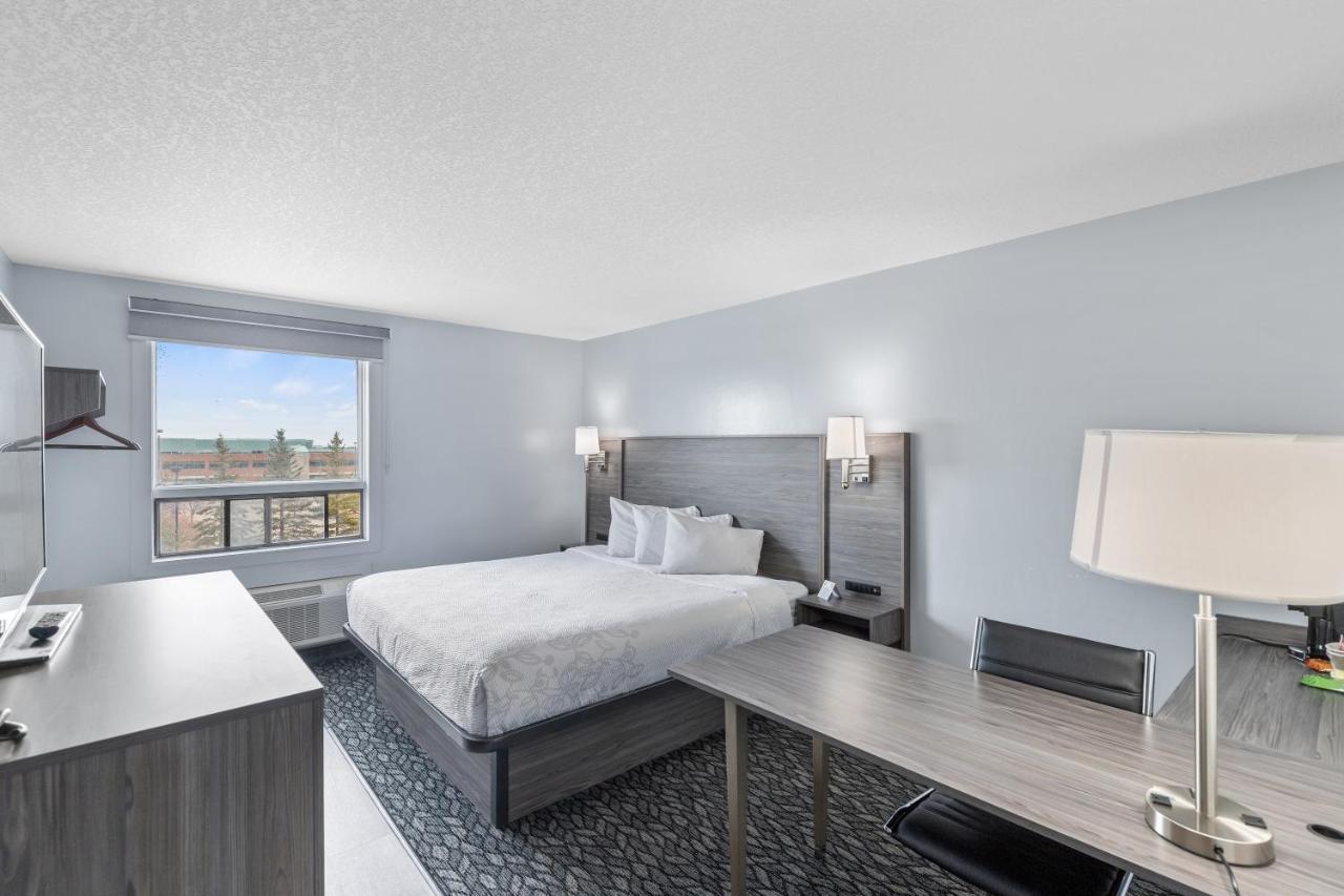 Emerald Hotel & Suites Calgary Airport Bagian luar foto