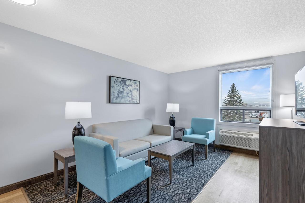 Emerald Hotel & Suites Calgary Airport Bagian luar foto
