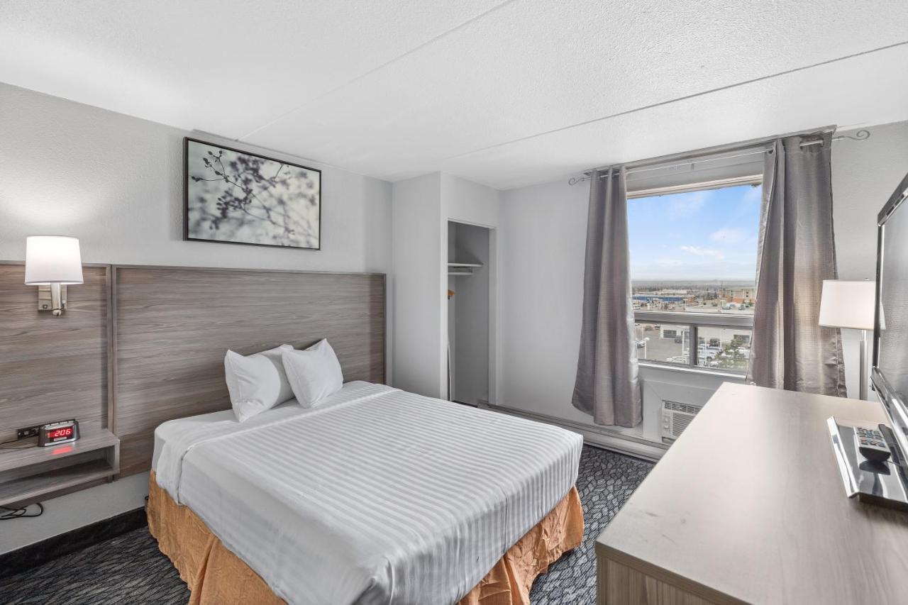 Emerald Hotel & Suites Calgary Airport Bagian luar foto