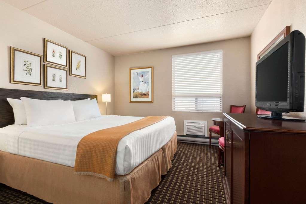 Emerald Hotel & Suites Calgary Airport Bagian luar foto
