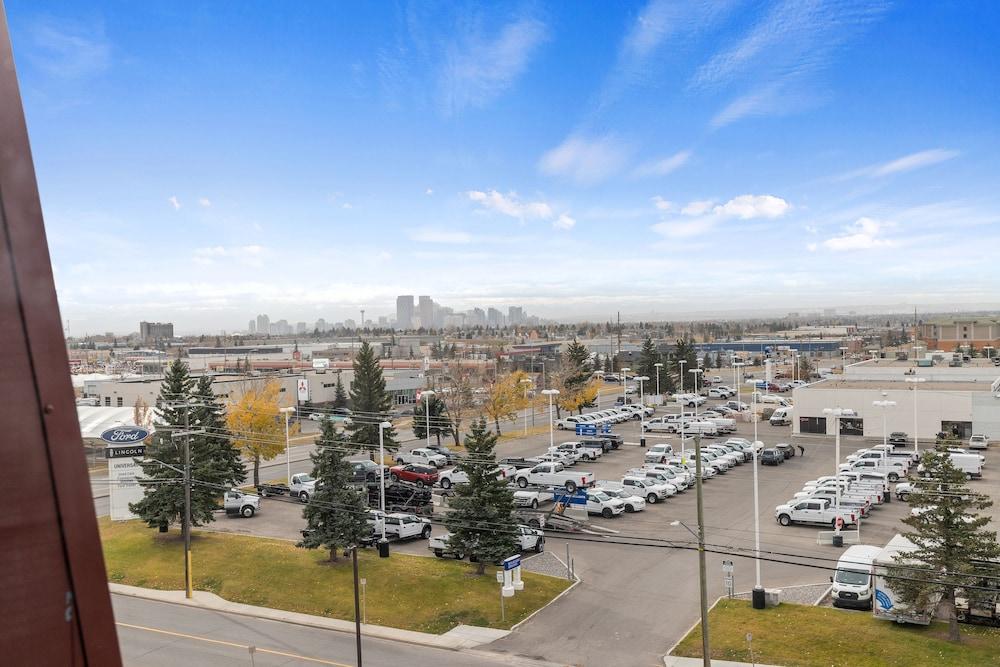 Emerald Hotel & Suites Calgary Airport Bagian luar foto