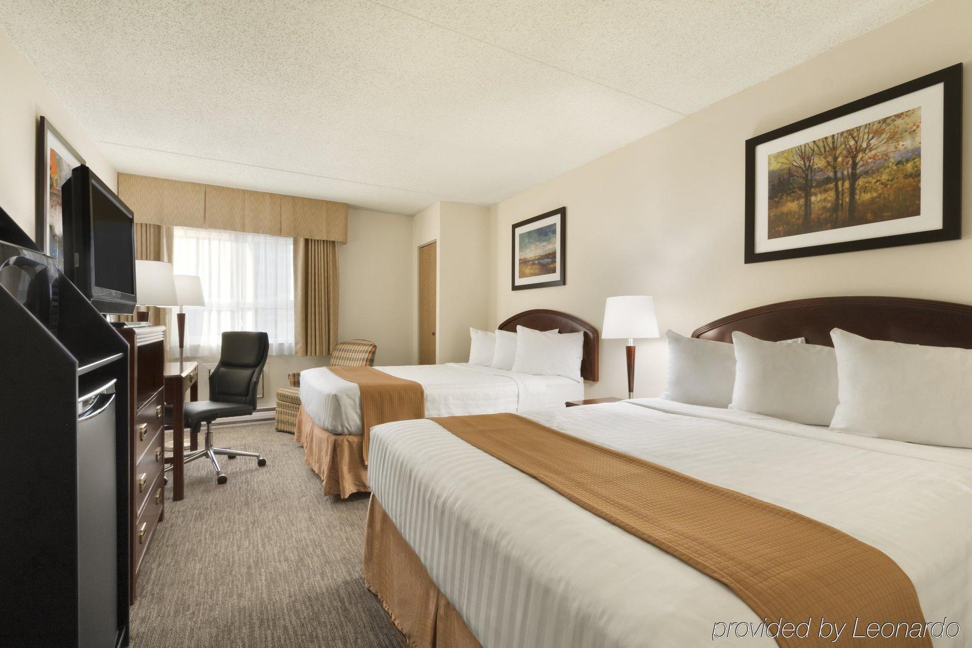 Emerald Hotel & Suites Calgary Airport Bagian luar foto