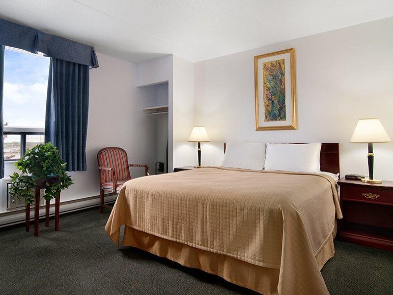 Emerald Hotel & Suites Calgary Airport Bagian luar foto