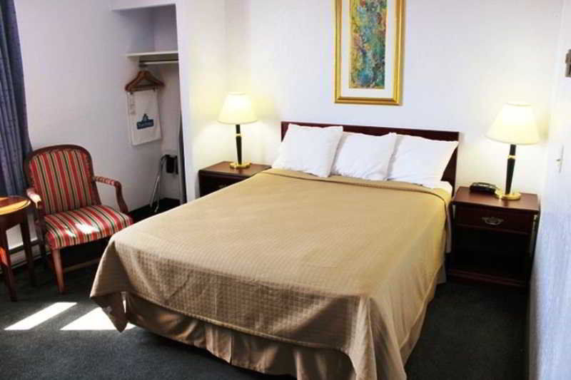 Emerald Hotel & Suites Calgary Airport Bagian luar foto