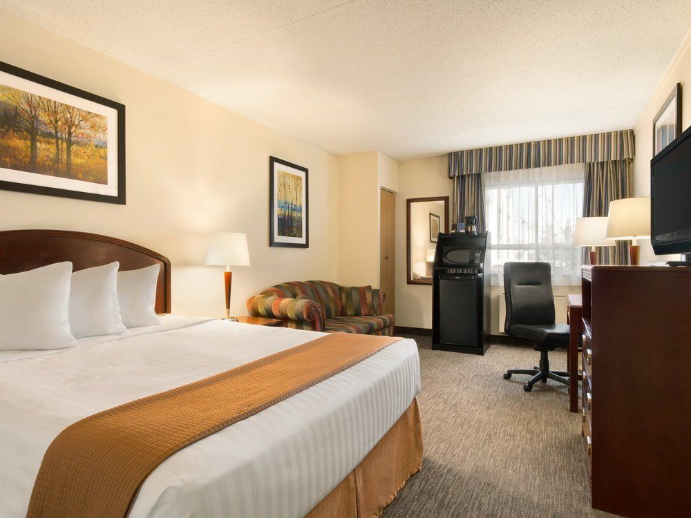 Emerald Hotel & Suites Calgary Airport Bagian luar foto