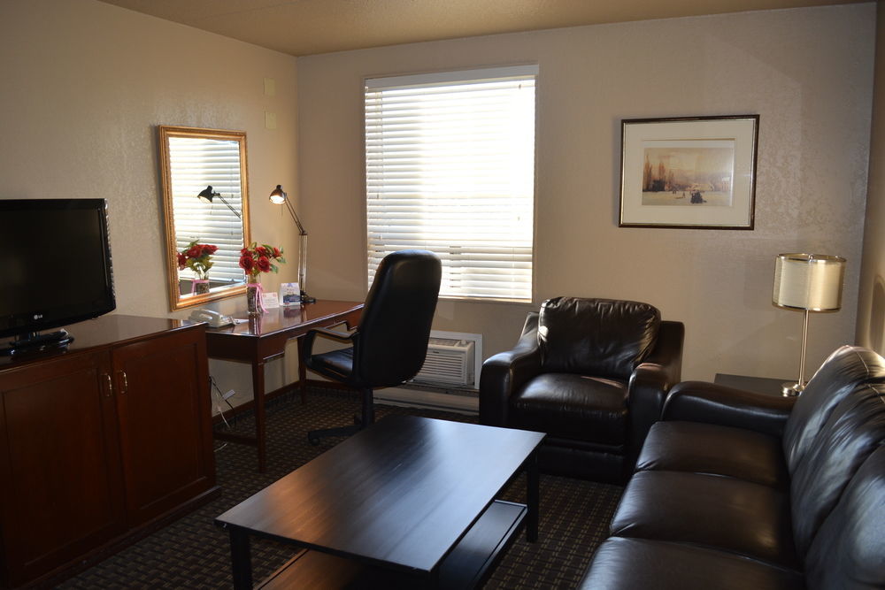 Emerald Hotel & Suites Calgary Airport Bagian luar foto