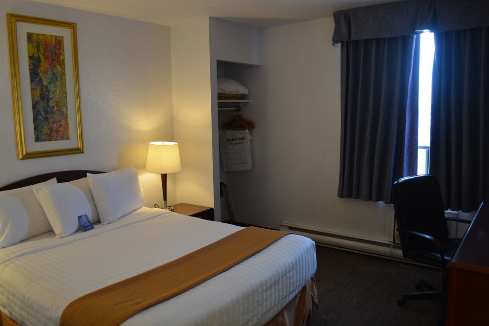Emerald Hotel & Suites Calgary Airport Bagian luar foto