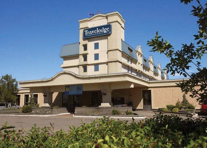 Emerald Hotel & Suites Calgary Airport Bagian luar foto