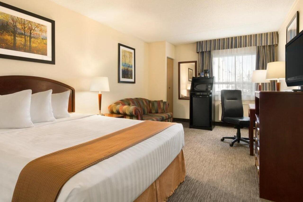 Emerald Hotel & Suites Calgary Airport Bagian luar foto