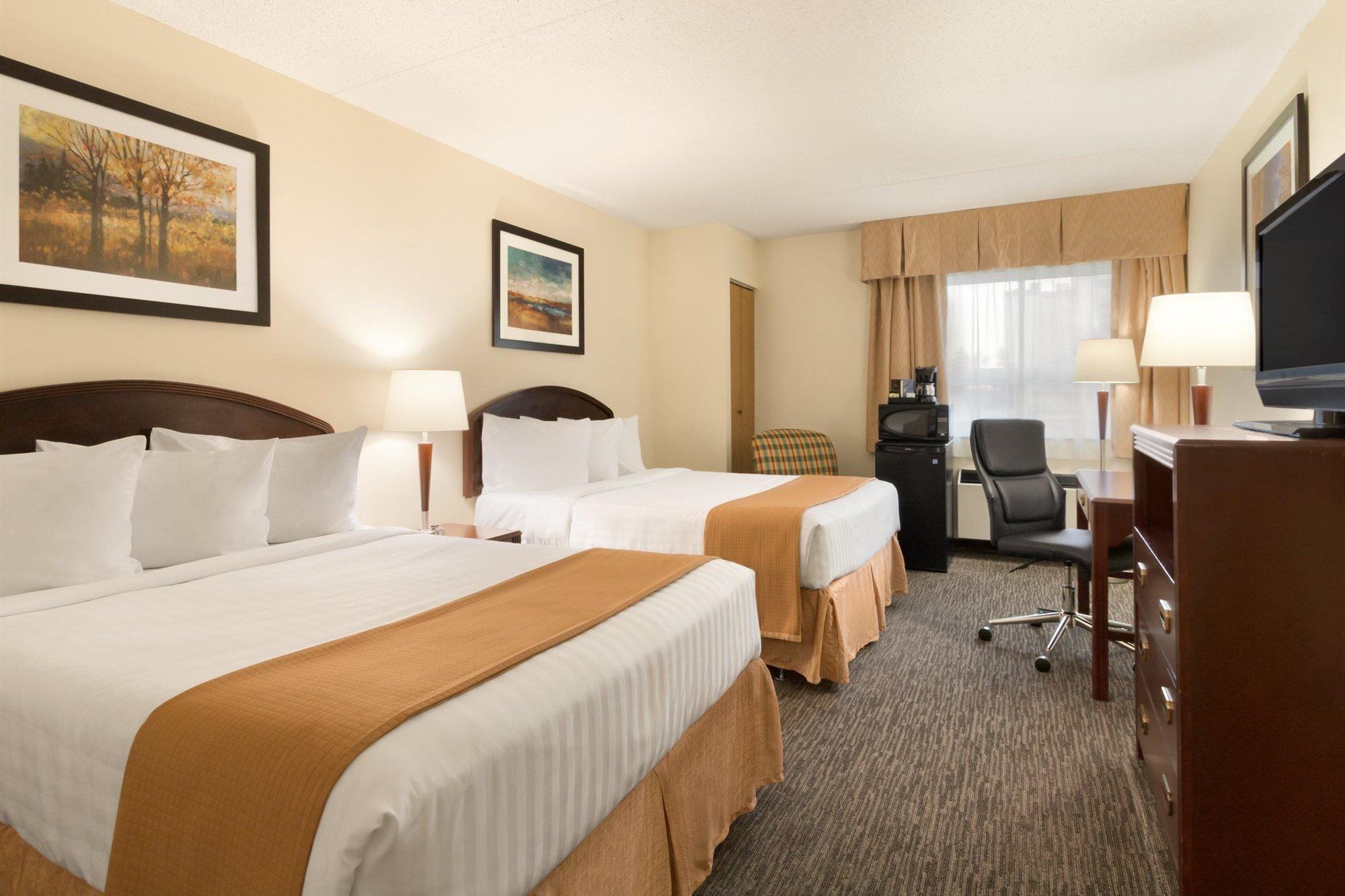 Emerald Hotel & Suites Calgary Airport Bagian luar foto